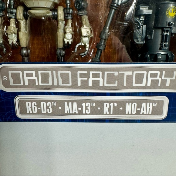 NWT. Disney Droid Factory. New in box Set of 4 Mandalorian Droids - Picture 2 of 13